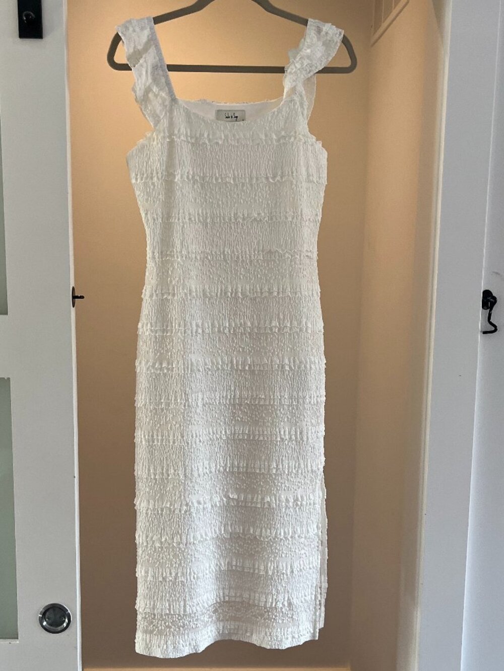 Sadie & Sage White Textured Ruffle Strap Dress – Size S